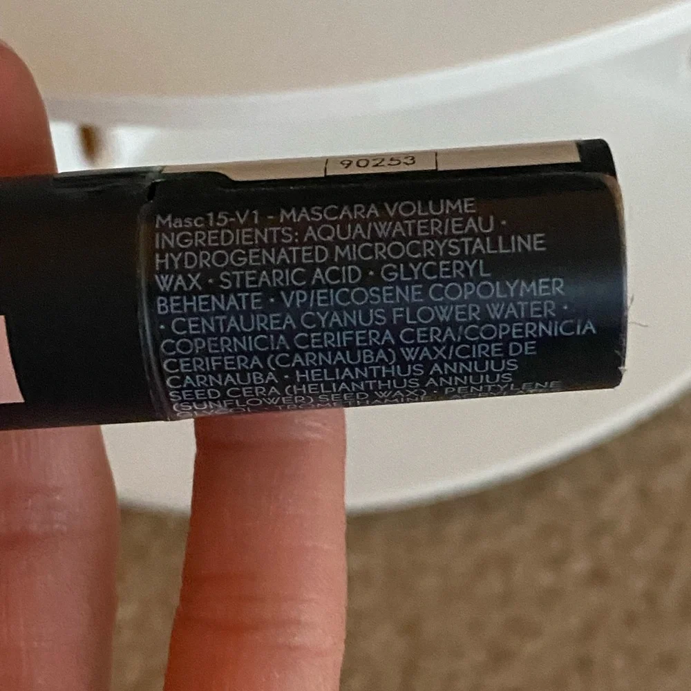 Yves Rocher Volume black mascara in NOIR